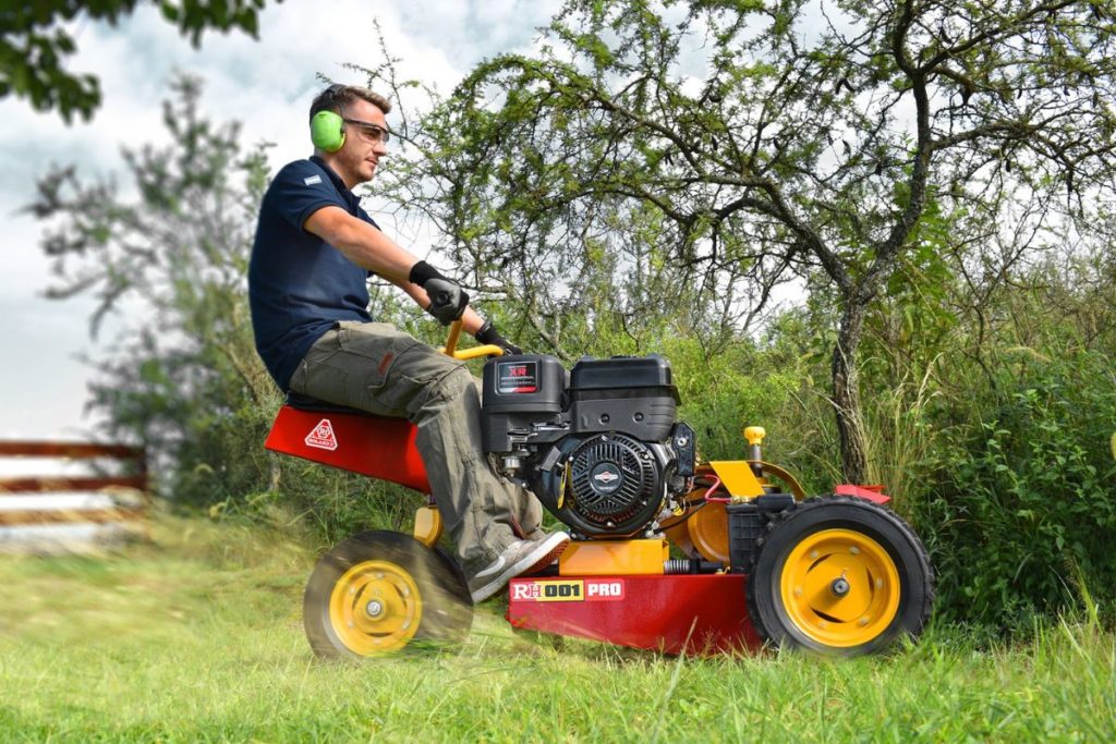 Corte de césped con cortadora